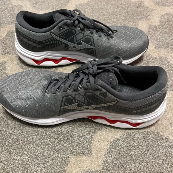 Mizuno Wave inspire 18 men’s size 11 - Picture 2 of 4
